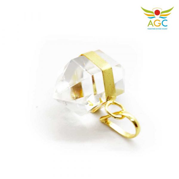 clear-quartz-pendant-for-wealth-angel-global-consultancy