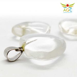 clear-quartz-pendant-for-wealth-angel-global-consultancy